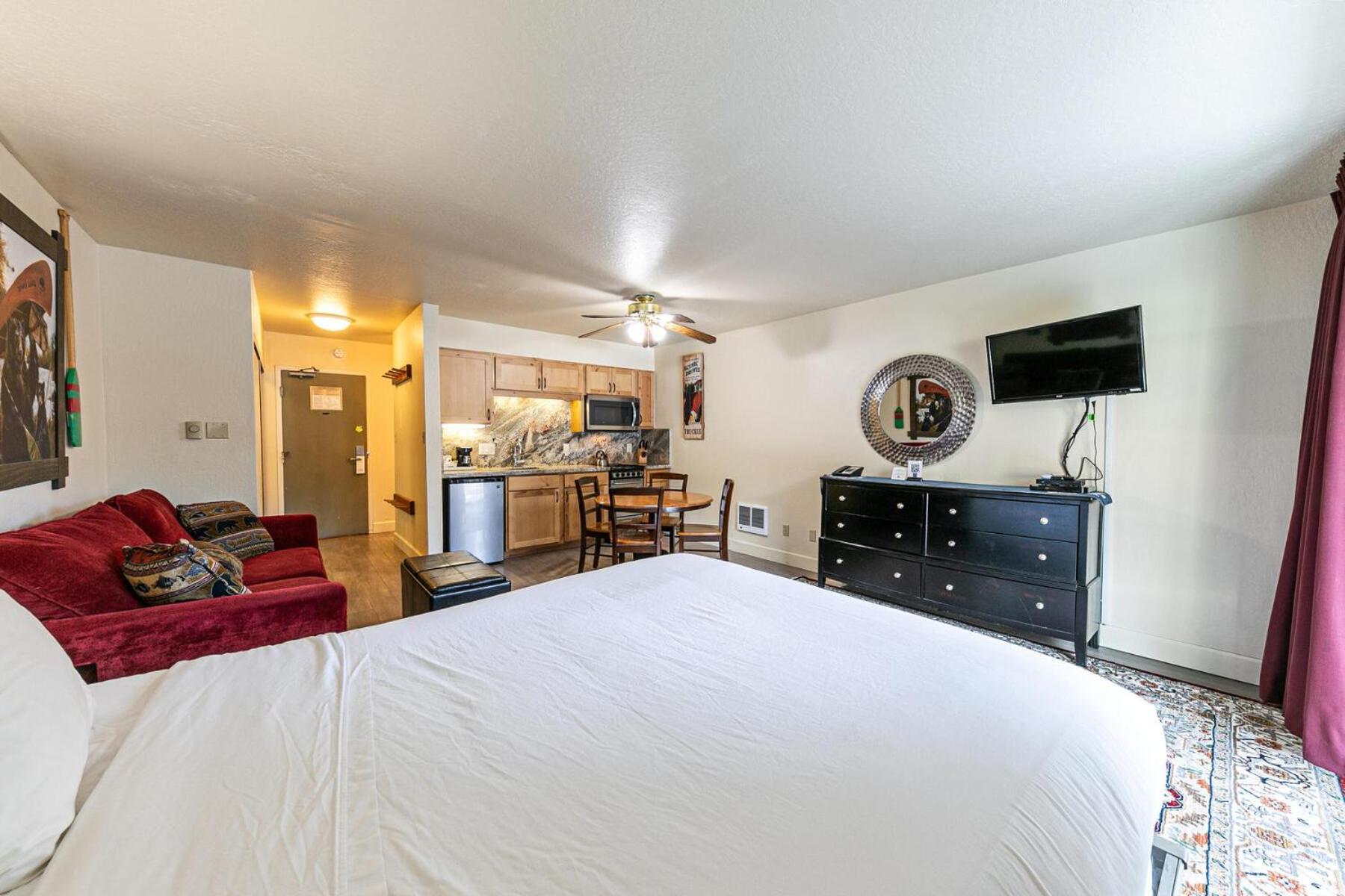 Charming Queen Studio Deluxe W/Balcony #233 At Donner Lake Village Truckee Eksteriør billede